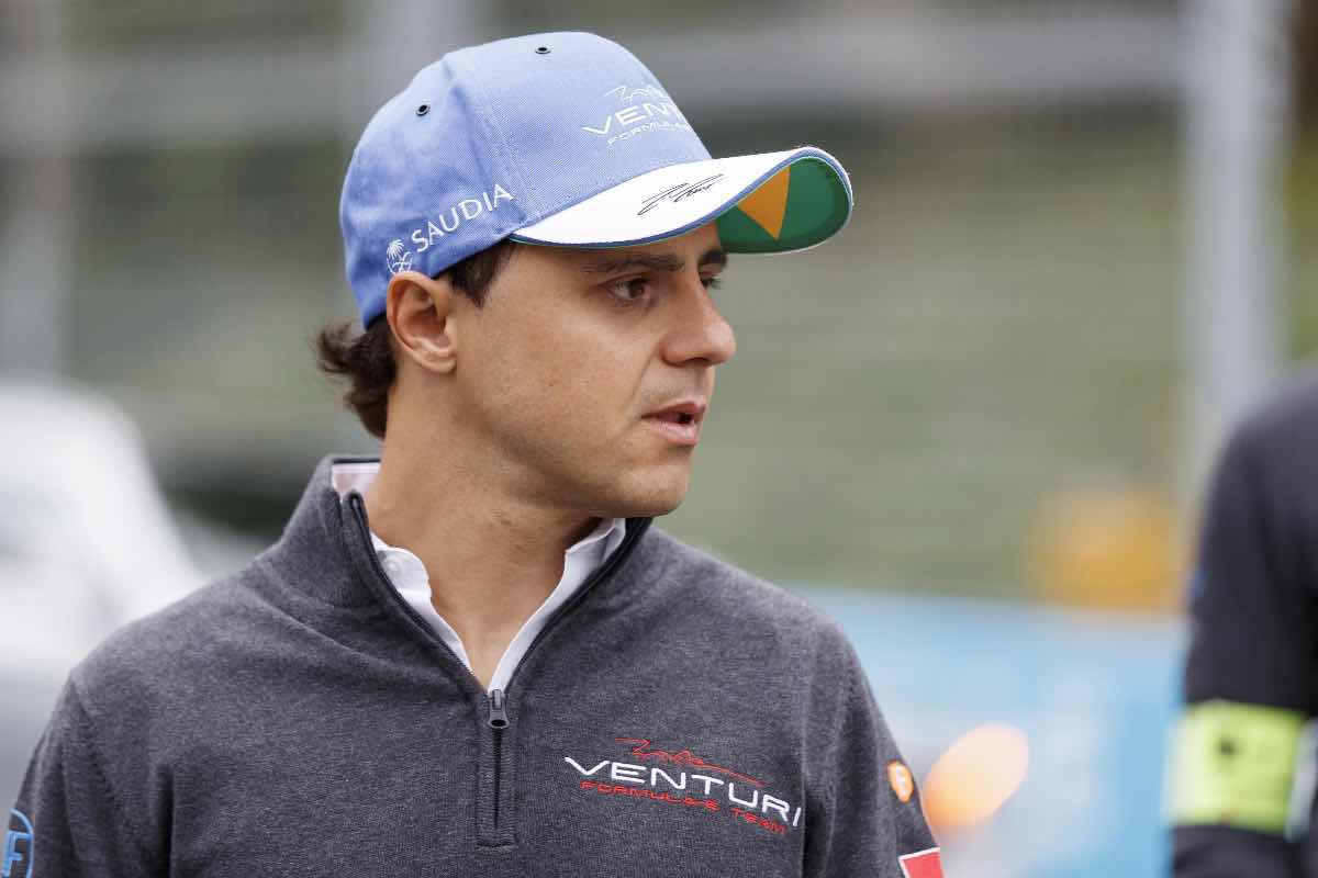 Al GP di Monza striscione per Felipe Massa