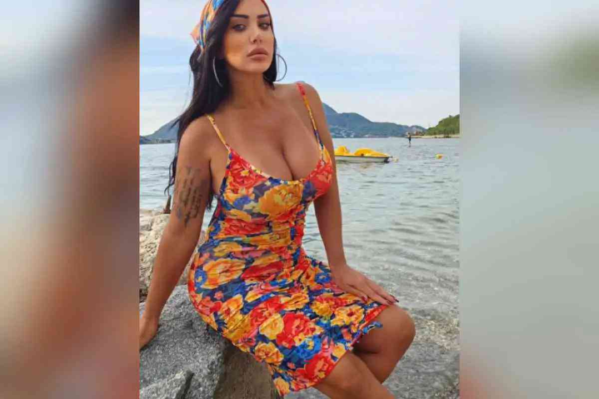 Marika Fruscio seducente e bellissima non nasconde niente