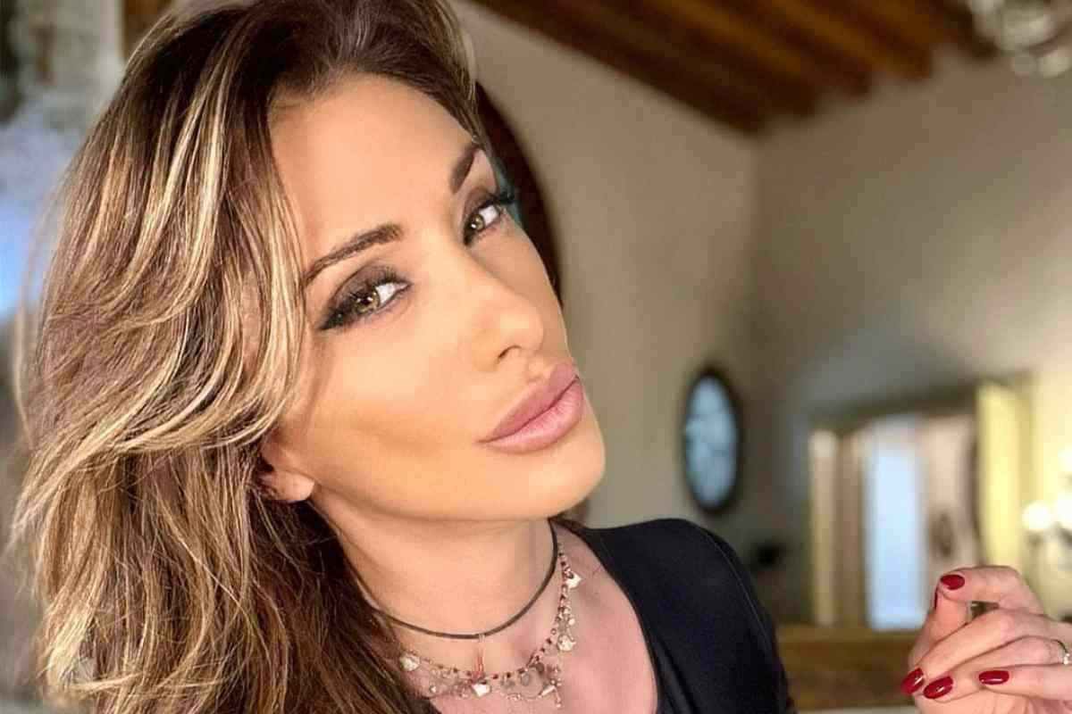 Sabrina Salerno giacca aperta scollatura