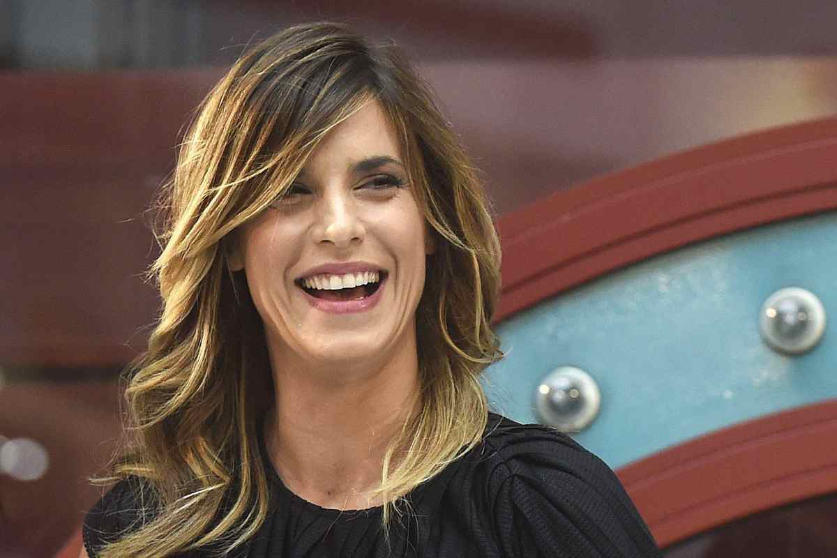 Trasparenze da capogiro: stratosferica Elisabetta Canalis