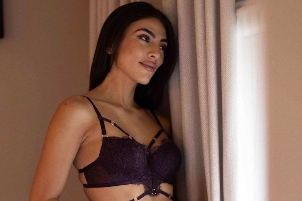 Giulia Salemi in intimo trasparente è di una bellezza pazzesca