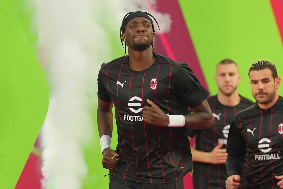 Tammy Abraham saluta ufficialmente il Milan ma non la Serie A